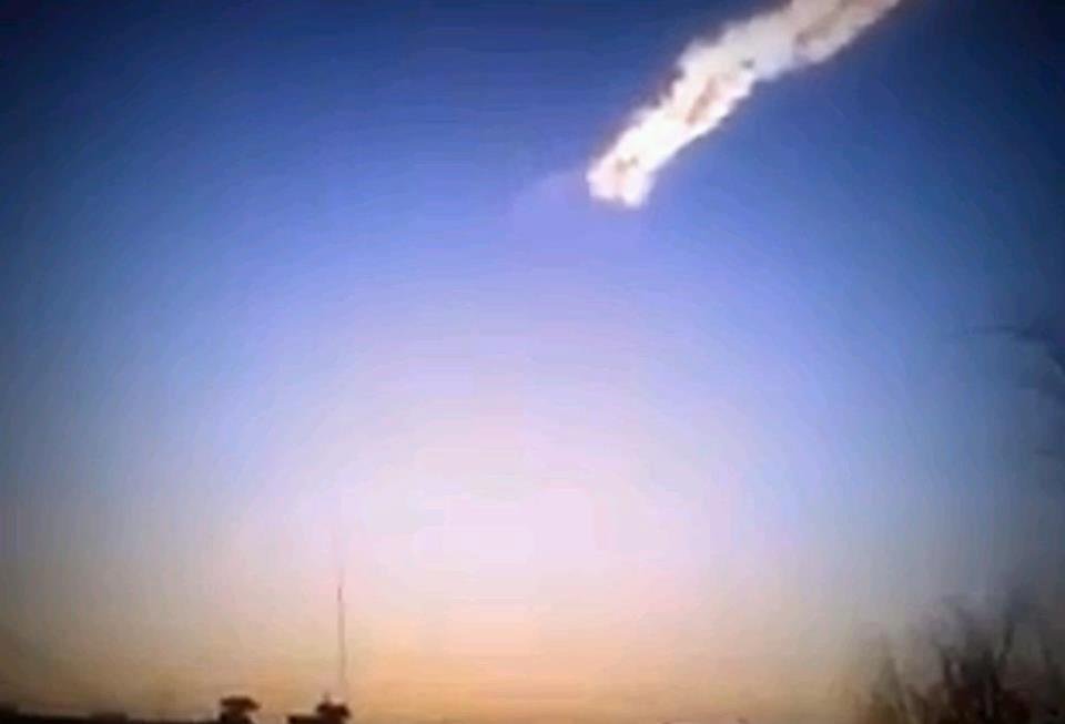 Infoespacio: Info y videos sobre el meteorito caido en Rusia.
